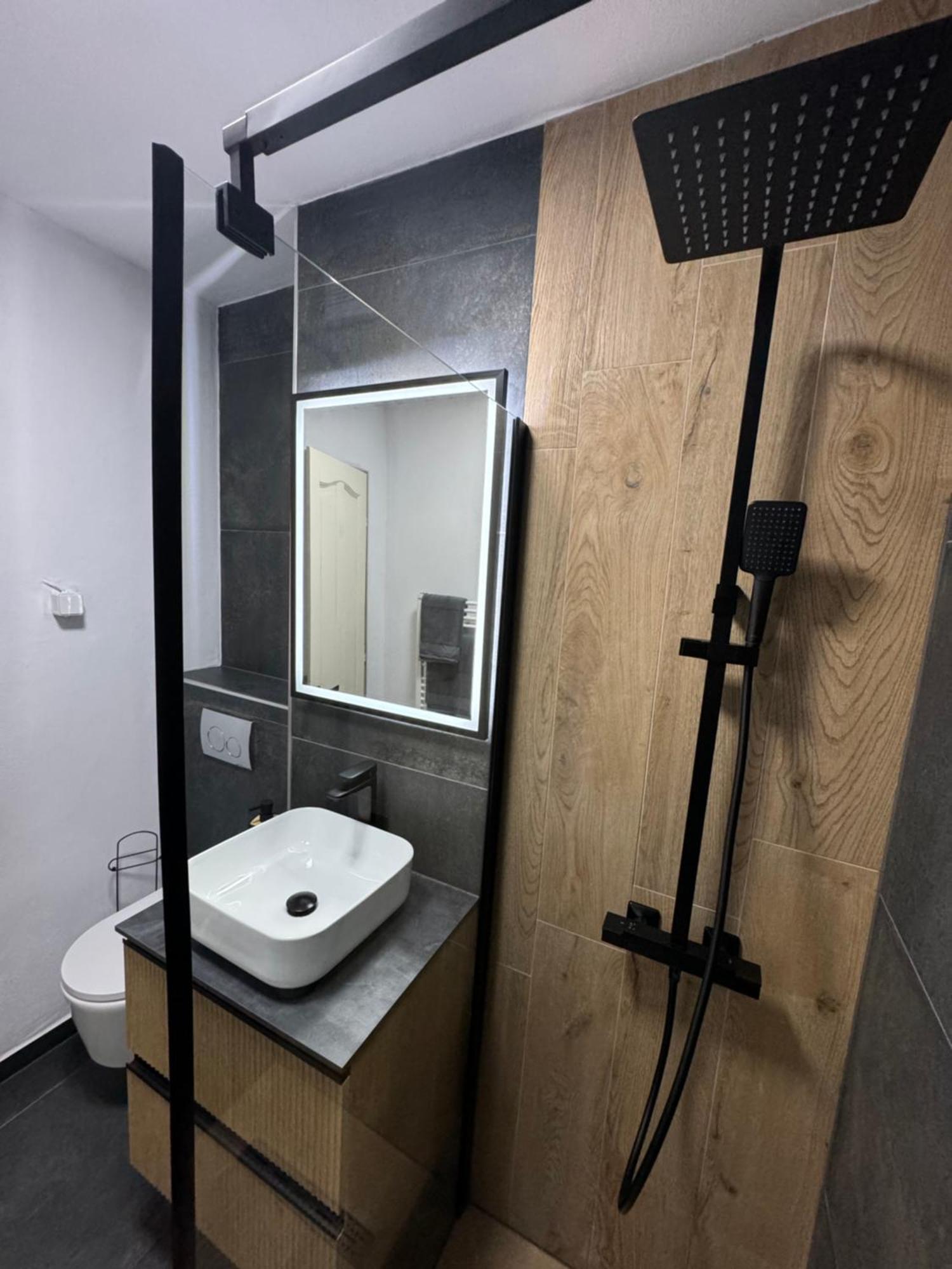 Signature Residence Medias Bagian luar foto